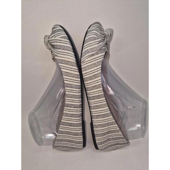 Time and Tru Flat Preppy College Bow Lines Gray Cottage Core White Size 8 - Picture 5 of 9